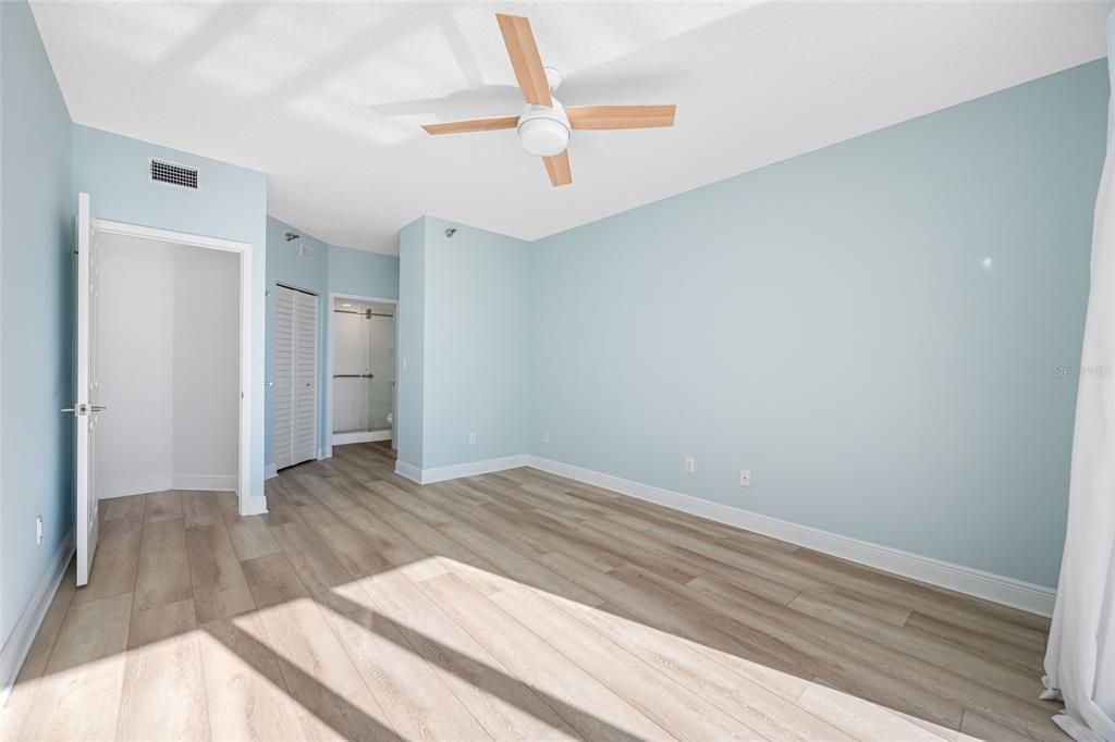 На продажу: $775,000 (2 спален, 2 ванн, 1300 Квадратных фут)