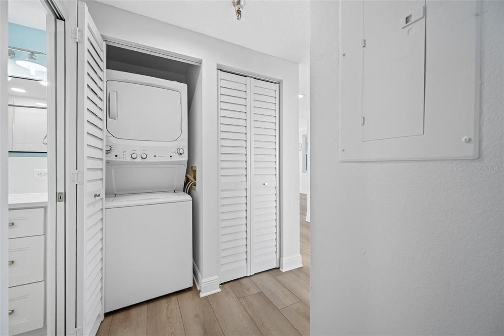 На продажу: $775,000 (2 спален, 2 ванн, 1300 Квадратных фут)