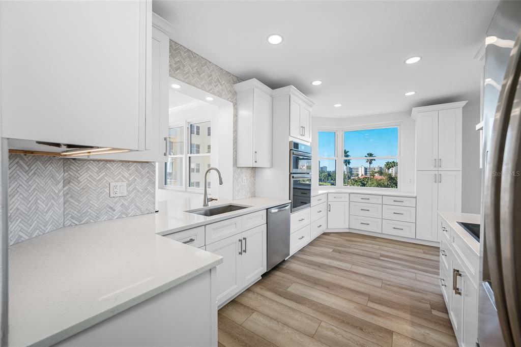 На продажу: $775,000 (2 спален, 2 ванн, 1300 Квадратных фут)