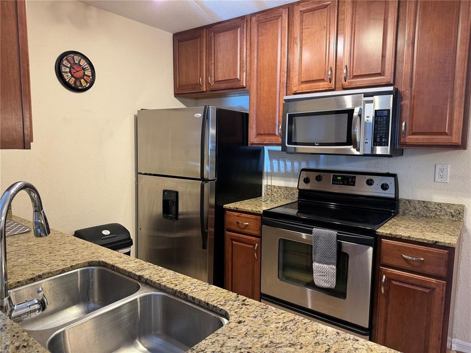 Под контрактом: $1,650 (1 спален, 1 ванн, 742 Квадратных фут)