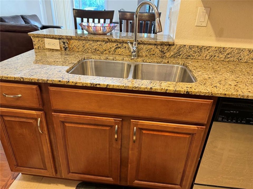 Под контрактом: $1,650 (1 спален, 1 ванн, 742 Квадратных фут)