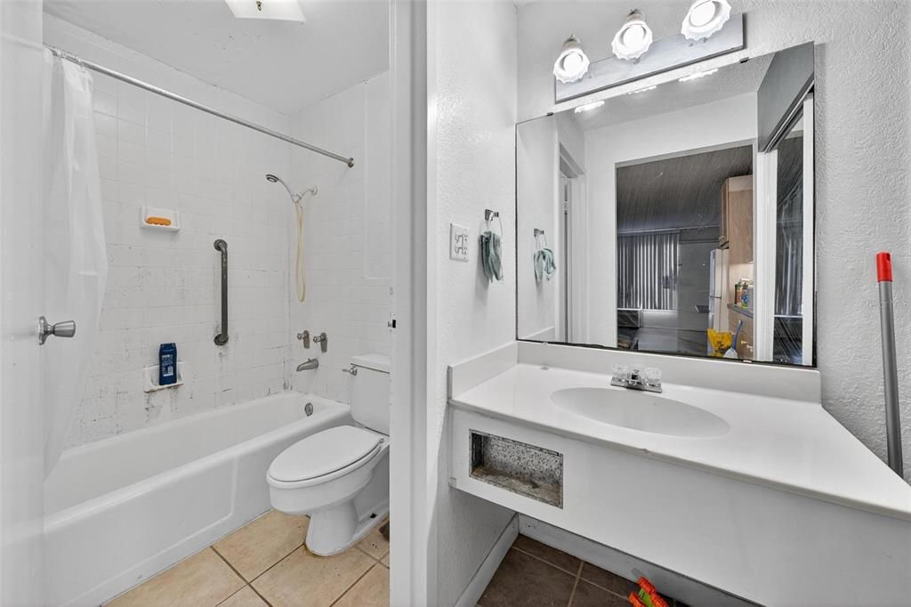 На продажу: $59,900 (1 спален, 1 ванн, 300 Квадратных фут)