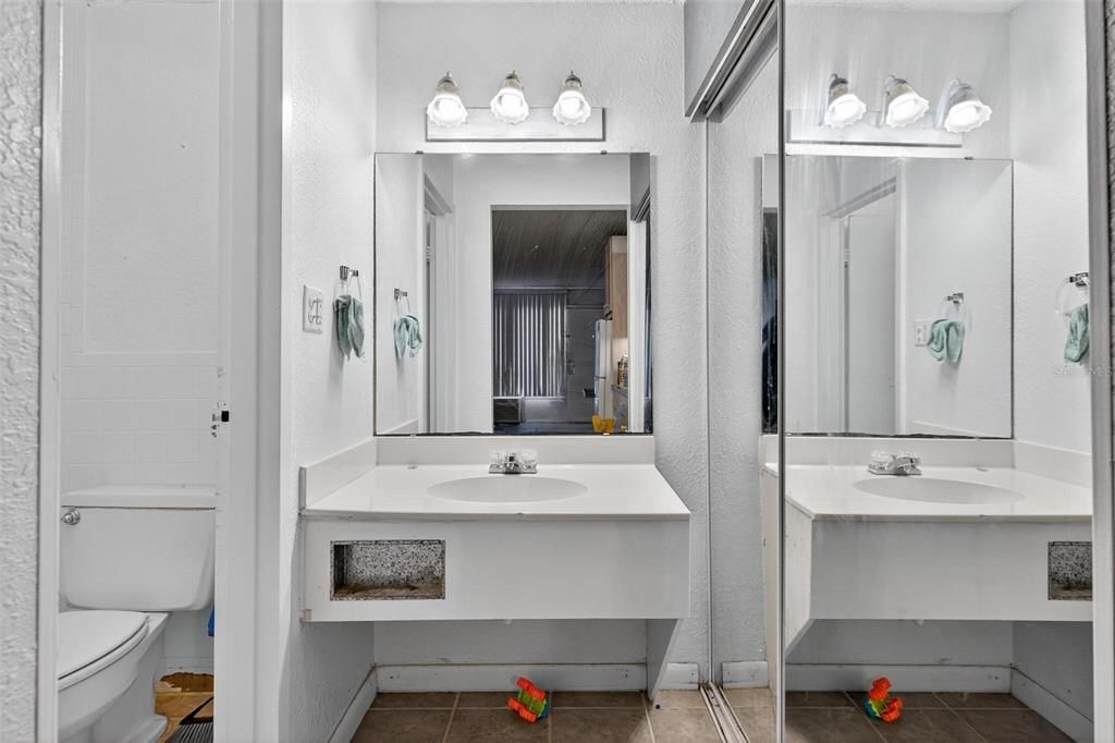 На продажу: $59,900 (1 спален, 1 ванн, 300 Квадратных фут)