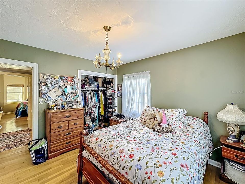 Active With Contract: $550,000 (2 beds, 1 baths, 1231 Square Feet)