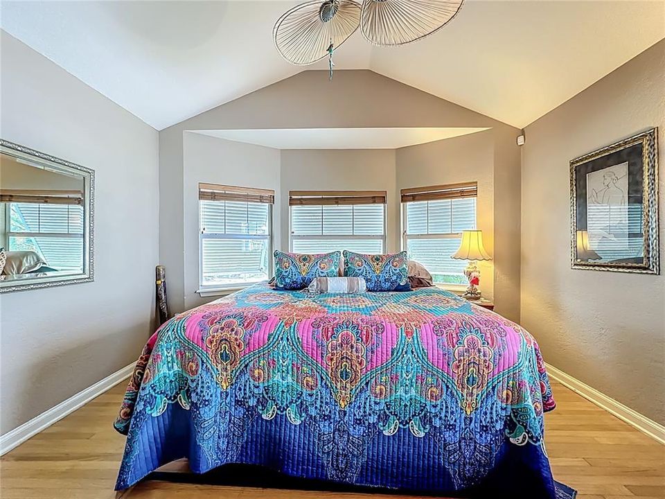 Active With Contract: $550,000 (2 beds, 1 baths, 1231 Square Feet)