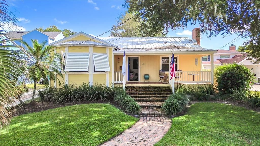 Active With Contract: $550,000 (2 beds, 1 baths, 1231 Square Feet)