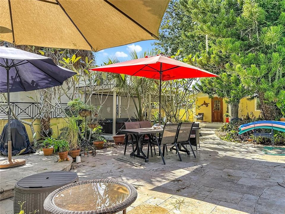 Active With Contract: $550,000 (2 beds, 1 baths, 1231 Square Feet)