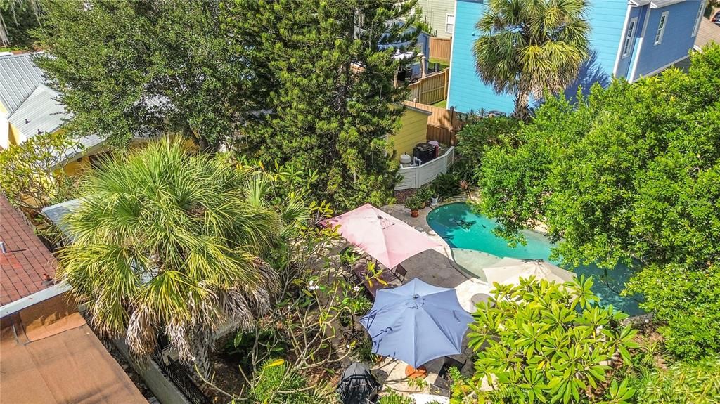 Active With Contract: $550,000 (2 beds, 1 baths, 1231 Square Feet)