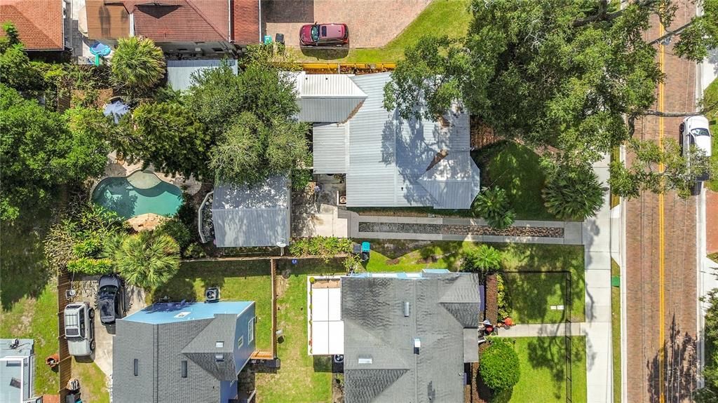 Active With Contract: $550,000 (2 beds, 1 baths, 1231 Square Feet)