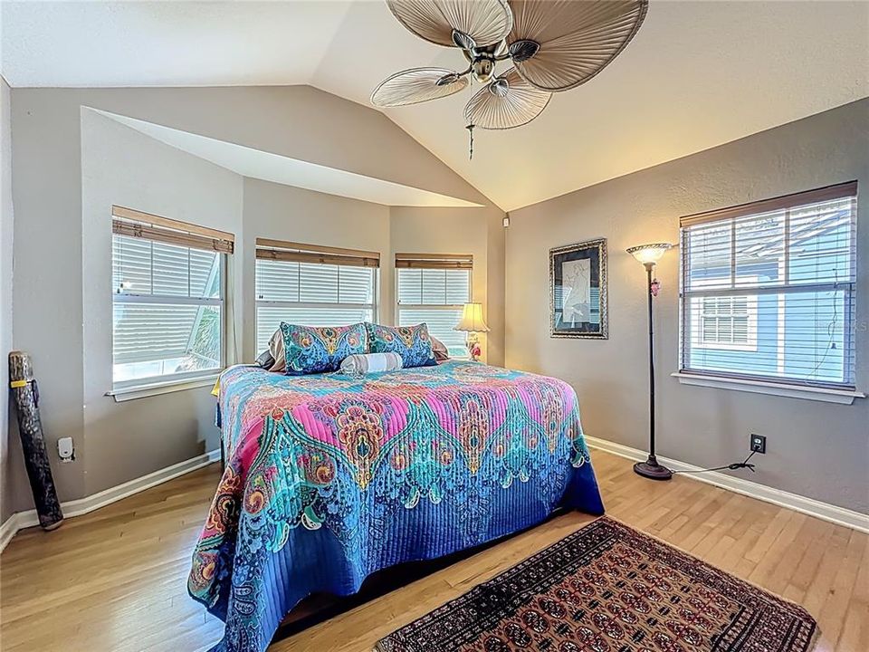 Active With Contract: $550,000 (2 beds, 1 baths, 1231 Square Feet)