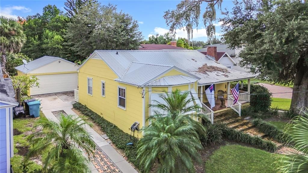 Active With Contract: $550,000 (2 beds, 1 baths, 1231 Square Feet)