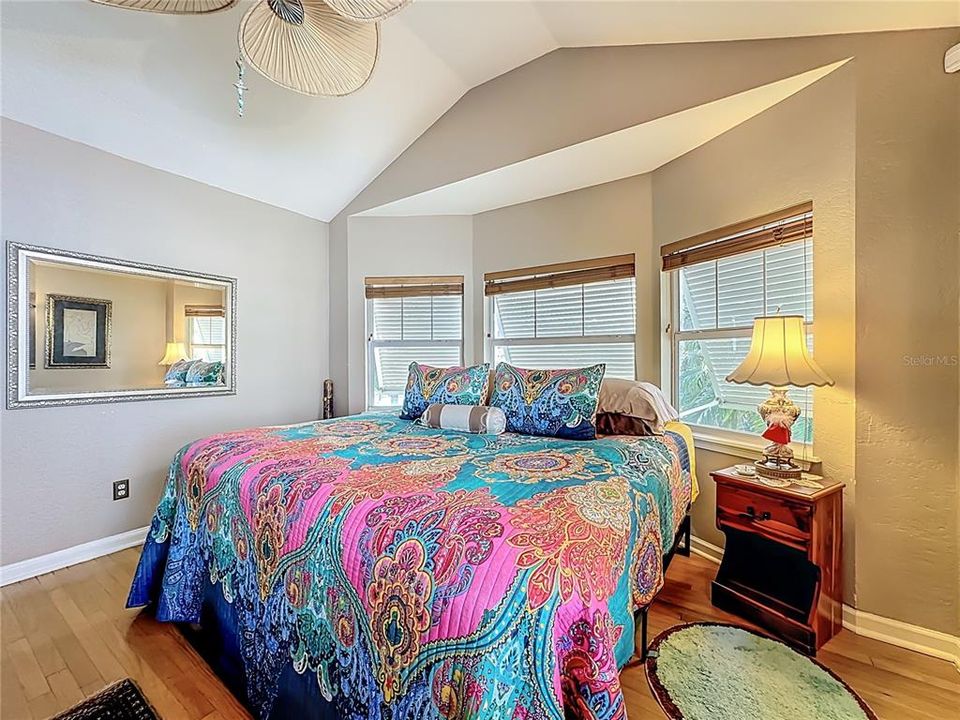 Active With Contract: $550,000 (2 beds, 1 baths, 1231 Square Feet)