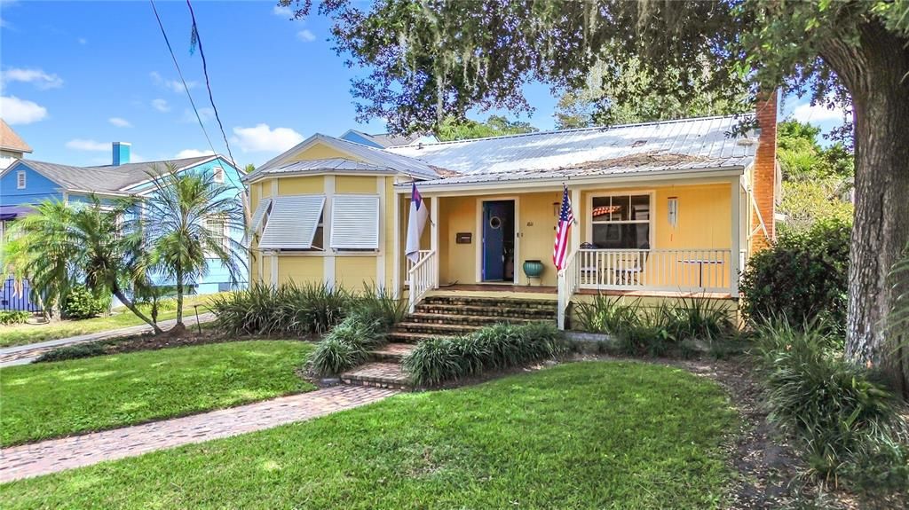 Active With Contract: $550,000 (2 beds, 1 baths, 1231 Square Feet)