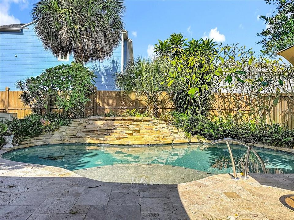 Active With Contract: $550,000 (2 beds, 1 baths, 1231 Square Feet)