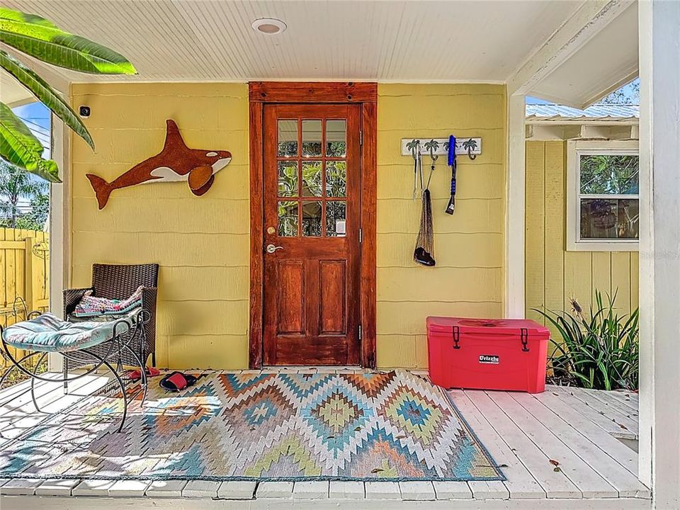 Active With Contract: $550,000 (2 beds, 1 baths, 1231 Square Feet)