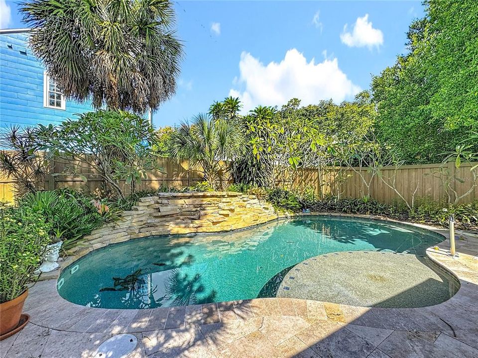 Active With Contract: $550,000 (2 beds, 1 baths, 1231 Square Feet)