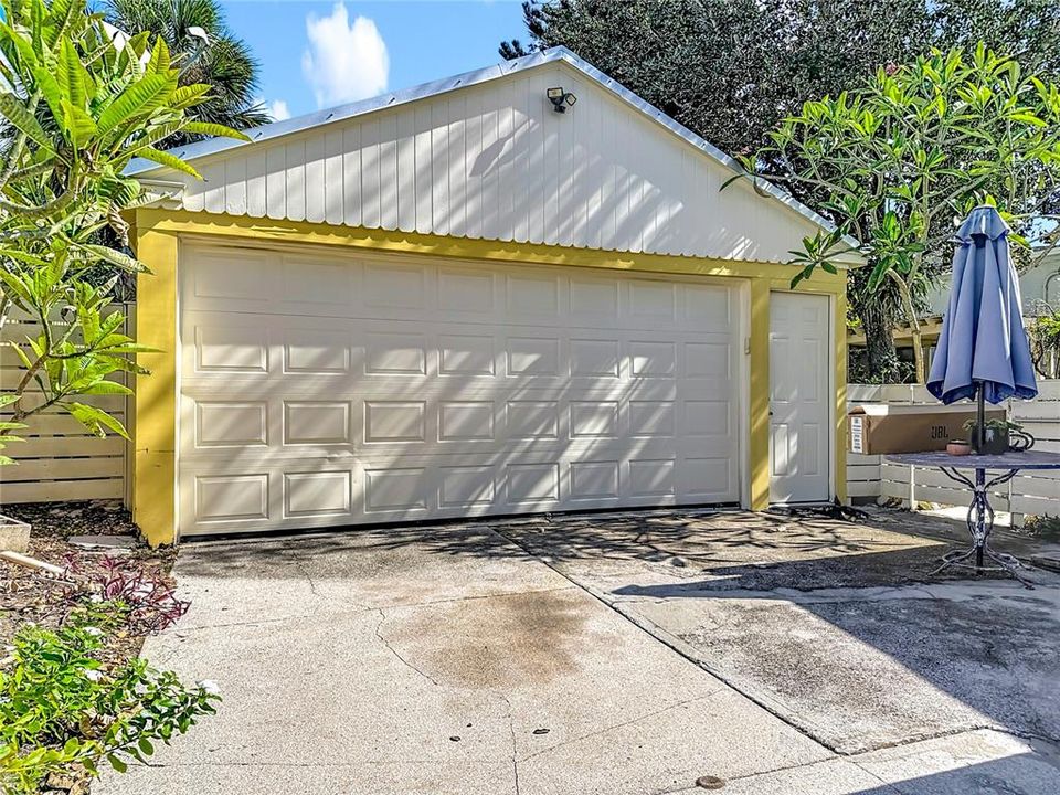 Active With Contract: $550,000 (2 beds, 1 baths, 1231 Square Feet)