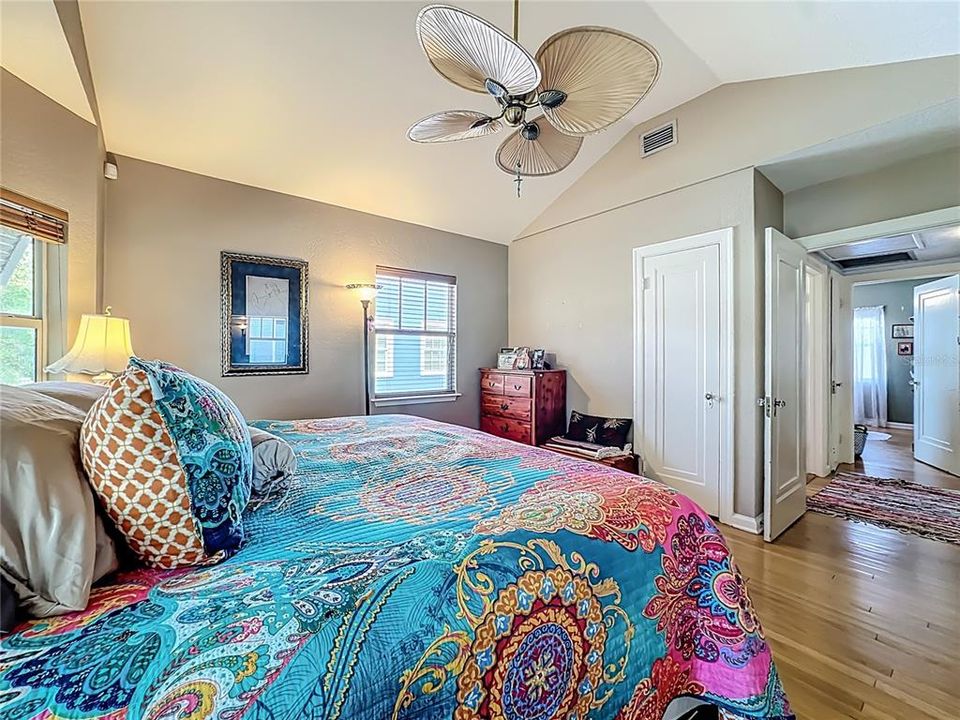 Active With Contract: $550,000 (2 beds, 1 baths, 1231 Square Feet)