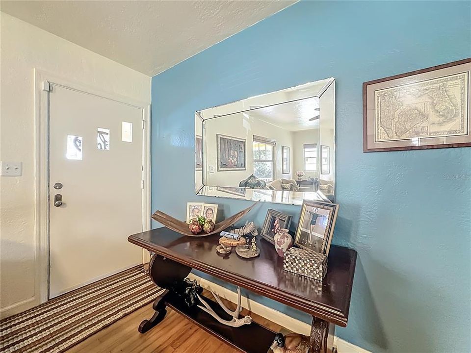 Active With Contract: $550,000 (2 beds, 1 baths, 1231 Square Feet)