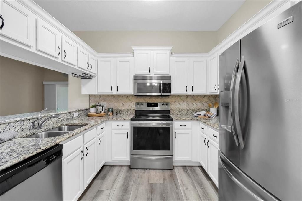 For Sale: $315,000 (2 beds, 2 baths, 1254 Square Feet)