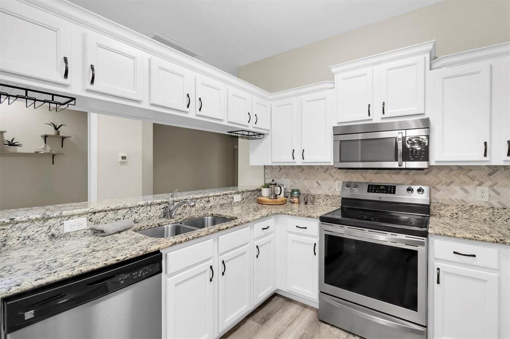 For Sale: $315,000 (2 beds, 2 baths, 1254 Square Feet)