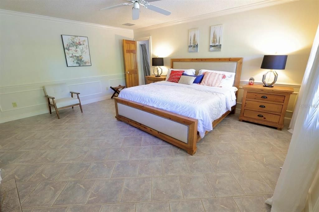 En Renta: $4,200 (4 camas, 2 baños, 2145 Pies cuadrados)