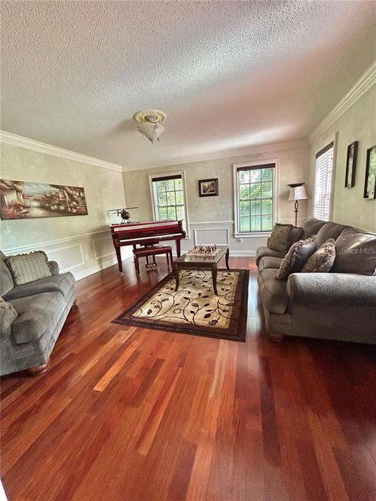 En Renta: $4,200 (4 camas, 2 baños, 2145 Pies cuadrados)