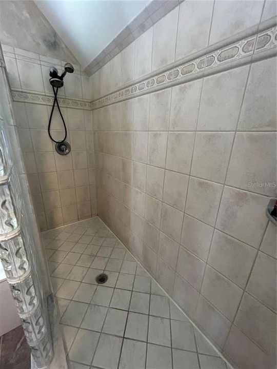 En Renta: $4,200 (4 camas, 2 baños, 2145 Pies cuadrados)