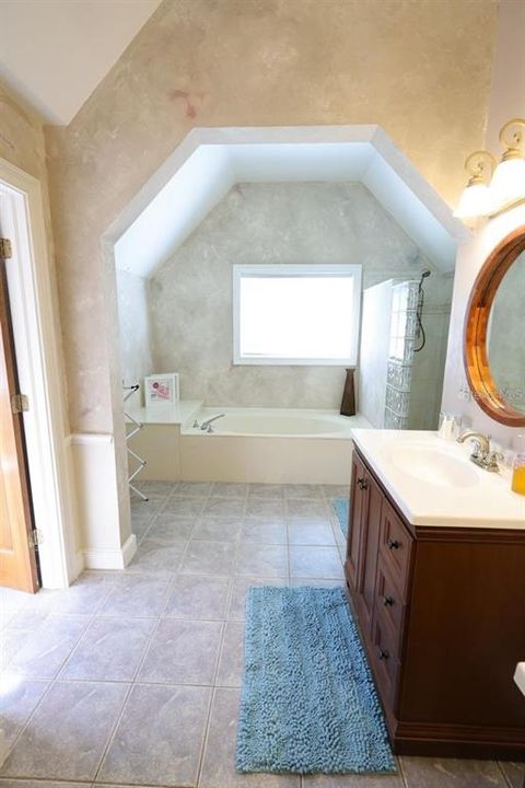 En Renta: $4,200 (4 camas, 2 baños, 2145 Pies cuadrados)