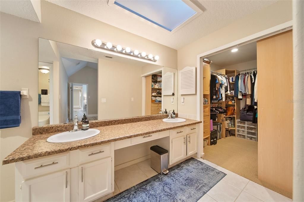 合同活跃: $625,000 (4 贝兹, 3 浴室, 2281 平方英尺)