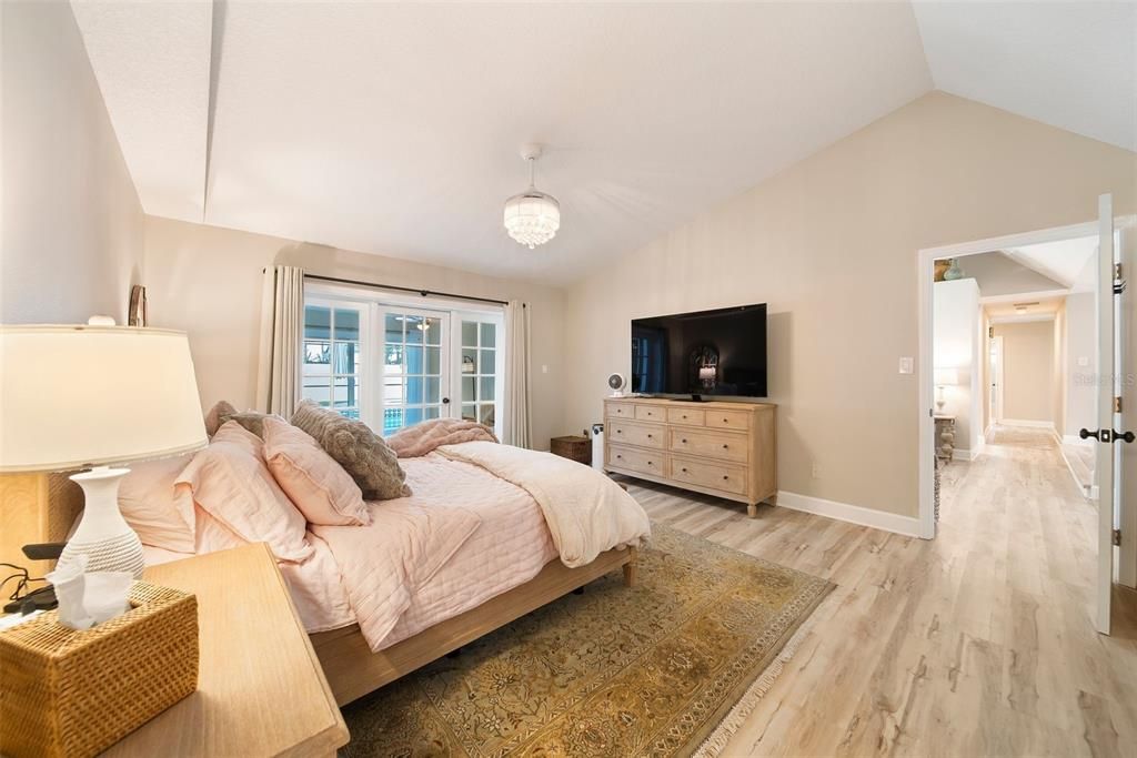 合同活跃: $625,000 (4 贝兹, 3 浴室, 2281 平方英尺)