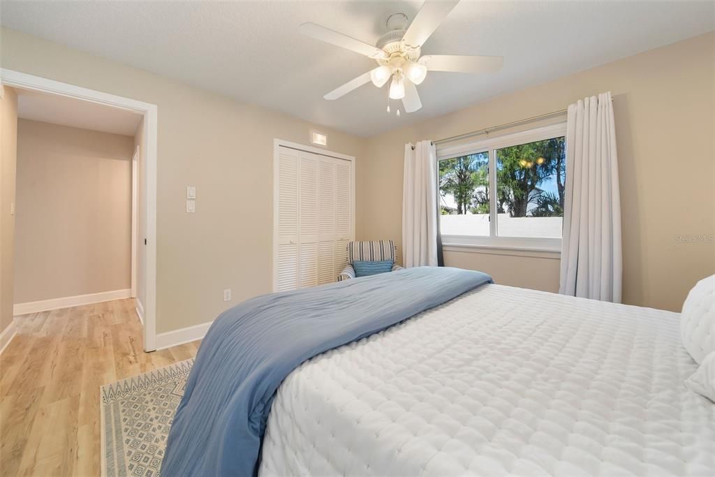 合同活跃: $625,000 (4 贝兹, 3 浴室, 2281 平方英尺)