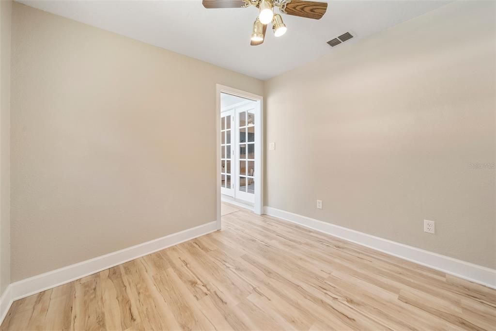 合同活跃: $625,000 (4 贝兹, 3 浴室, 2281 平方英尺)