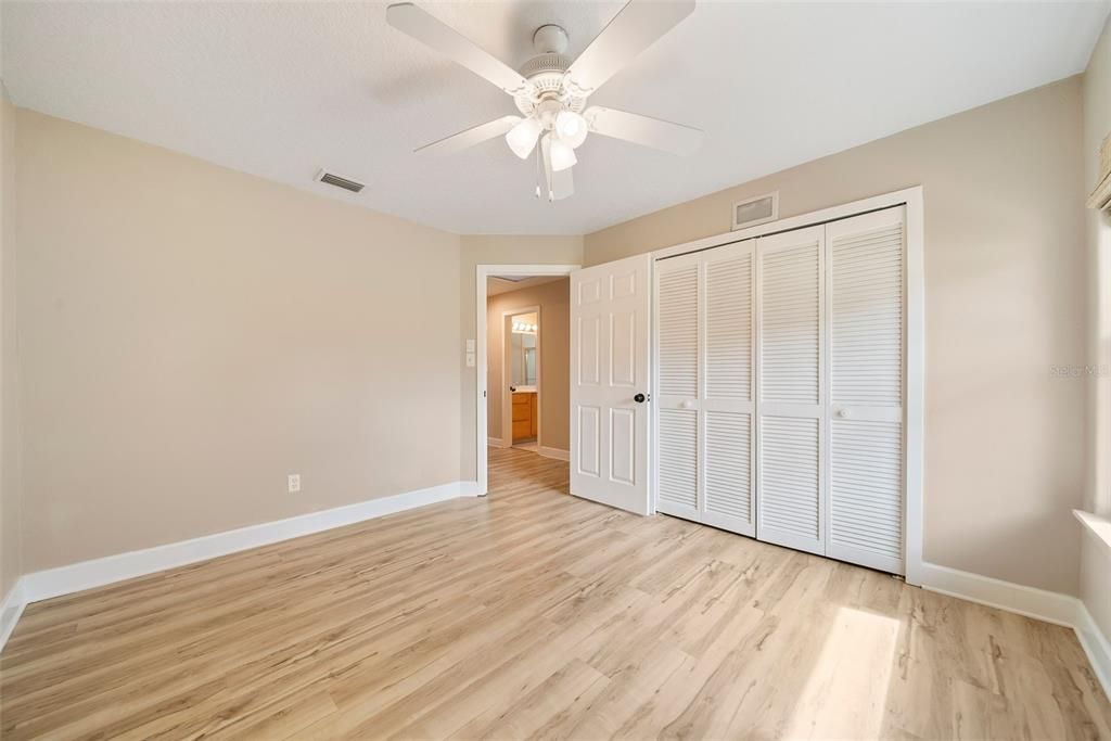 合同活跃: $625,000 (4 贝兹, 3 浴室, 2281 平方英尺)