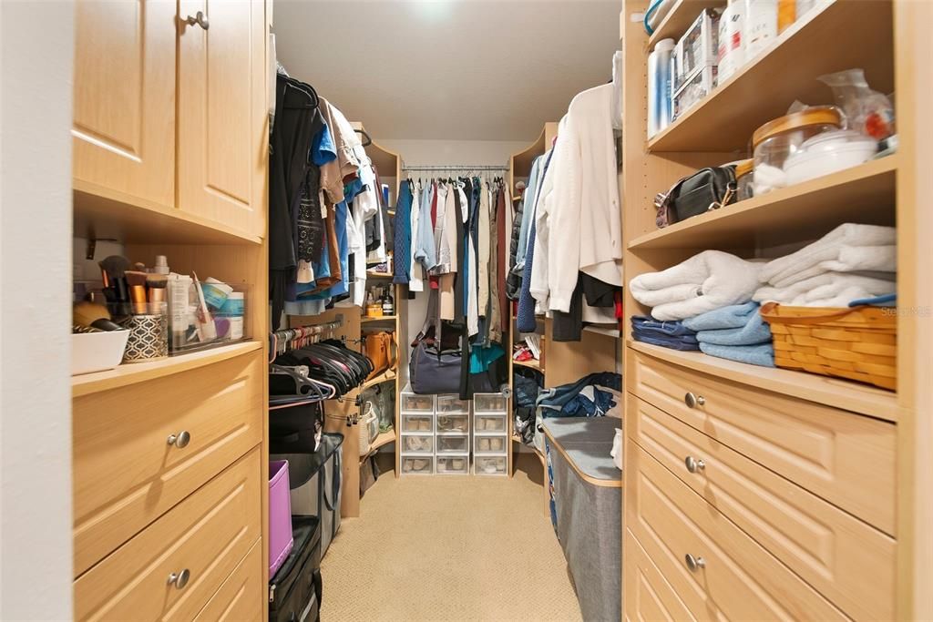 合同活跃: $625,000 (4 贝兹, 3 浴室, 2281 平方英尺)