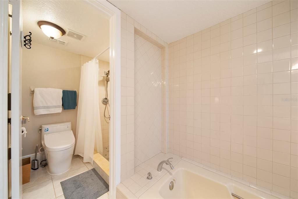 合同活跃: $625,000 (4 贝兹, 3 浴室, 2281 平方英尺)