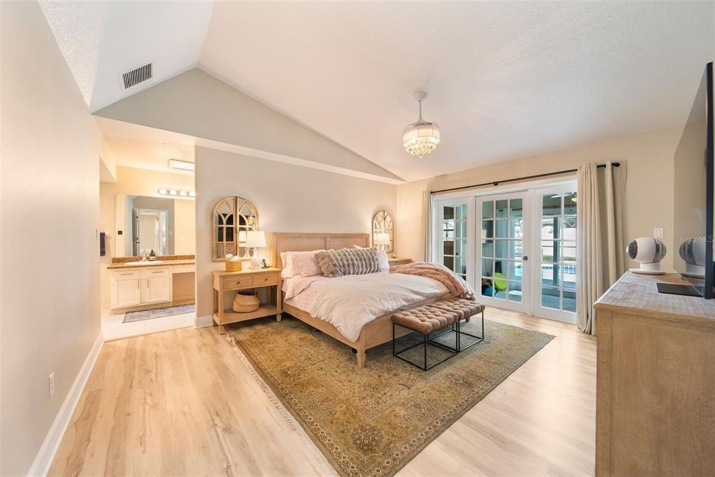 合同活跃: $625,000 (4 贝兹, 3 浴室, 2281 平方英尺)