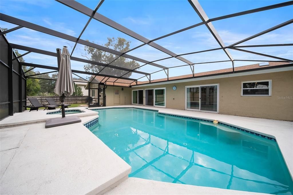 合同活跃: $625,000 (4 贝兹, 3 浴室, 2281 平方英尺)