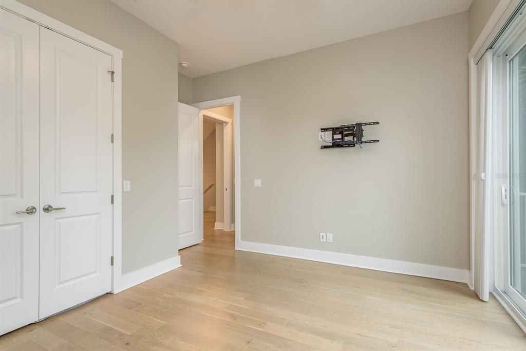 For Sale: $859,900 (3 beds, 3 baths, 2390 Square Feet)