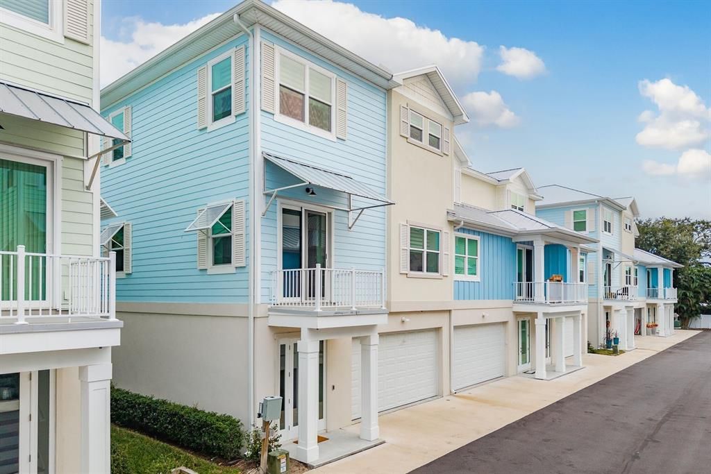 For Sale: $859,900 (3 beds, 3 baths, 2390 Square Feet)