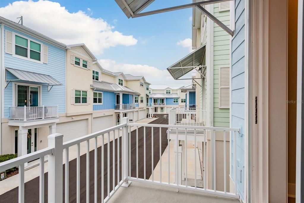 For Sale: $859,900 (3 beds, 3 baths, 2390 Square Feet)