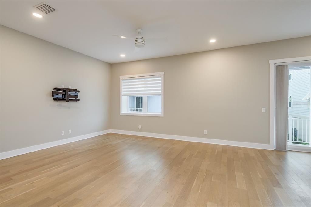 For Sale: $859,900 (3 beds, 3 baths, 2390 Square Feet)