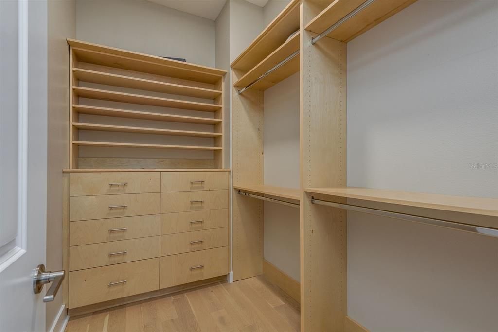 For Sale: $859,900 (3 beds, 3 baths, 2390 Square Feet)