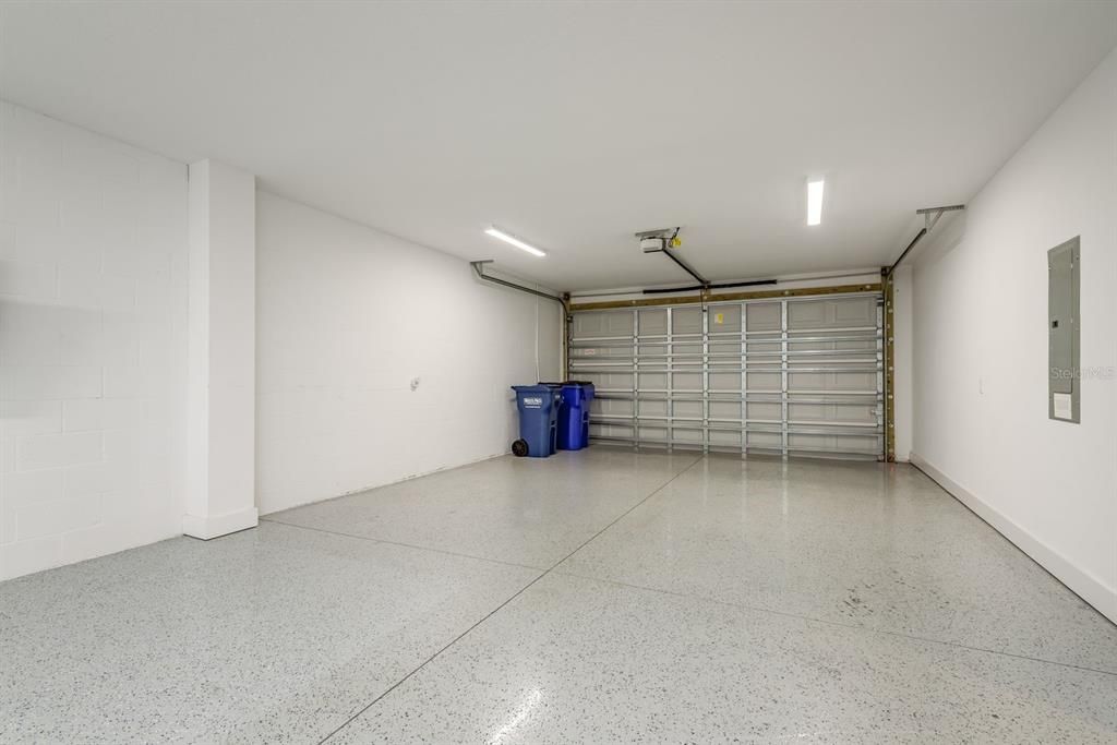 For Sale: $859,900 (3 beds, 3 baths, 2390 Square Feet)