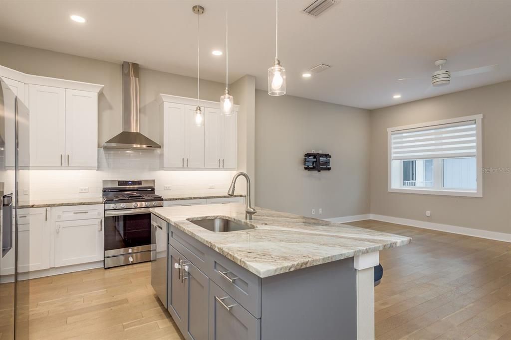 For Sale: $859,900 (3 beds, 3 baths, 2390 Square Feet)