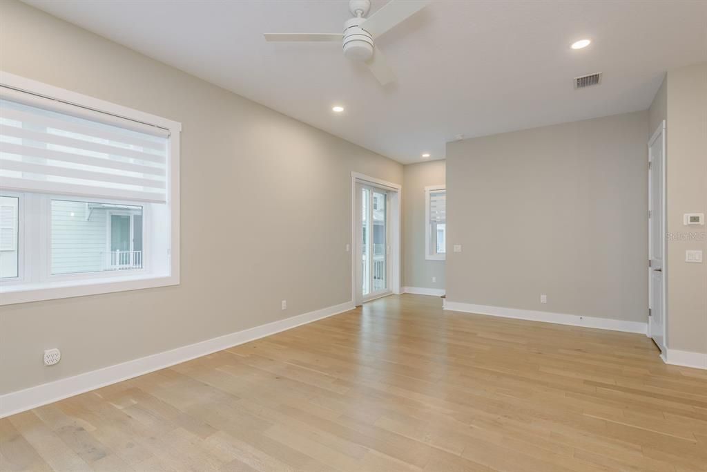 For Sale: $859,900 (3 beds, 3 baths, 2390 Square Feet)