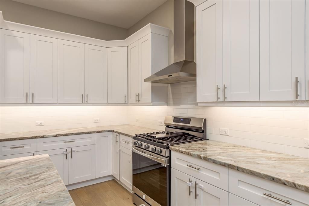 For Sale: $859,900 (3 beds, 3 baths, 2390 Square Feet)