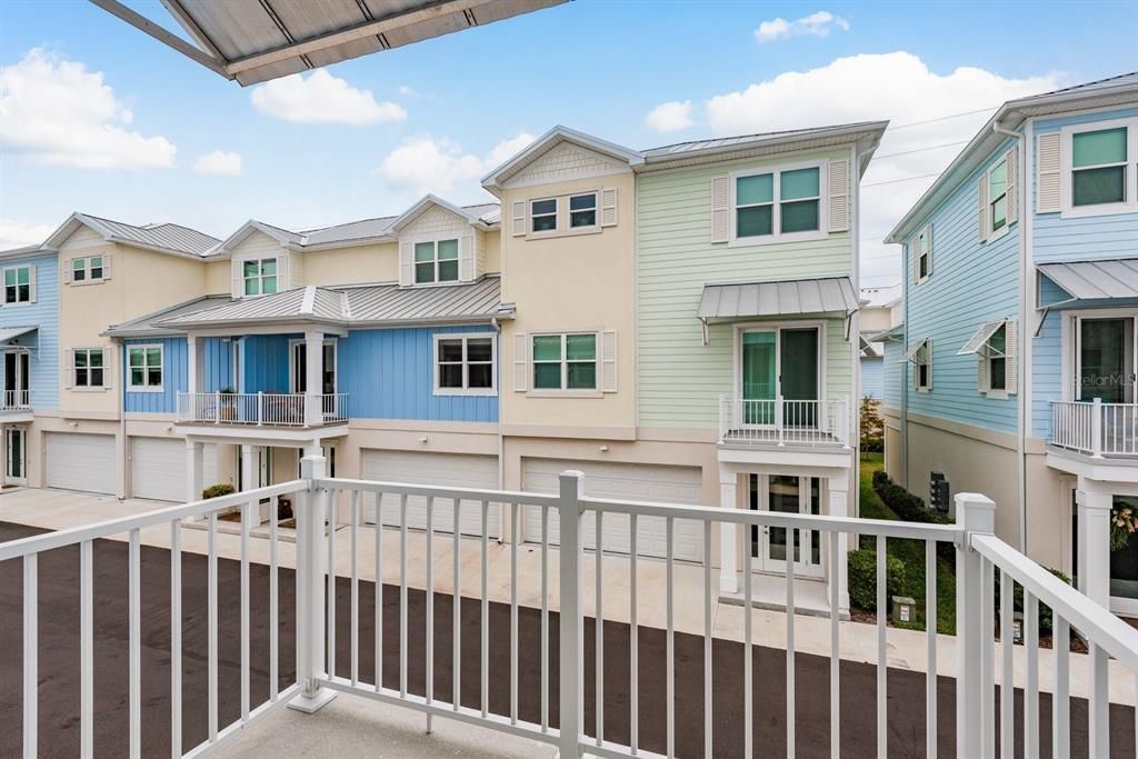 For Sale: $859,900 (3 beds, 3 baths, 2390 Square Feet)