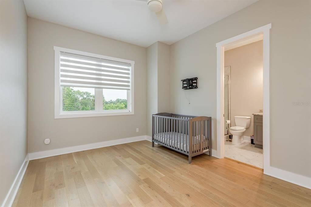 For Sale: $859,900 (3 beds, 3 baths, 2390 Square Feet)