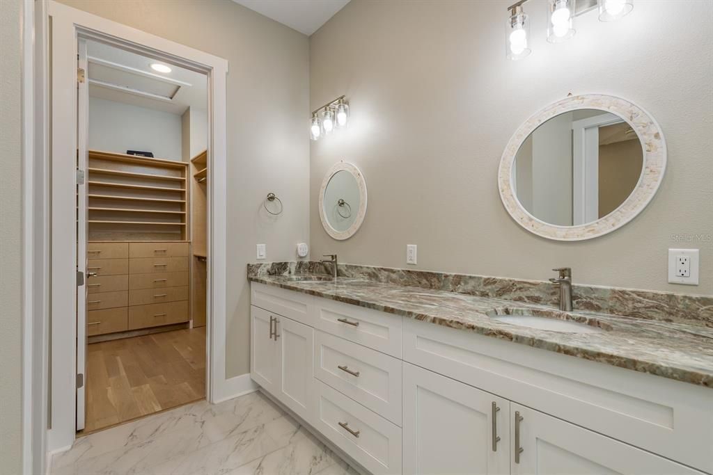 For Sale: $859,900 (3 beds, 3 baths, 2390 Square Feet)